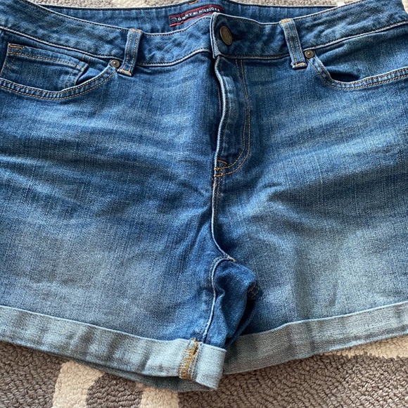 Tommy Hilfiger size 12 Mid Rise Jean shorts - Picture 2 of 5